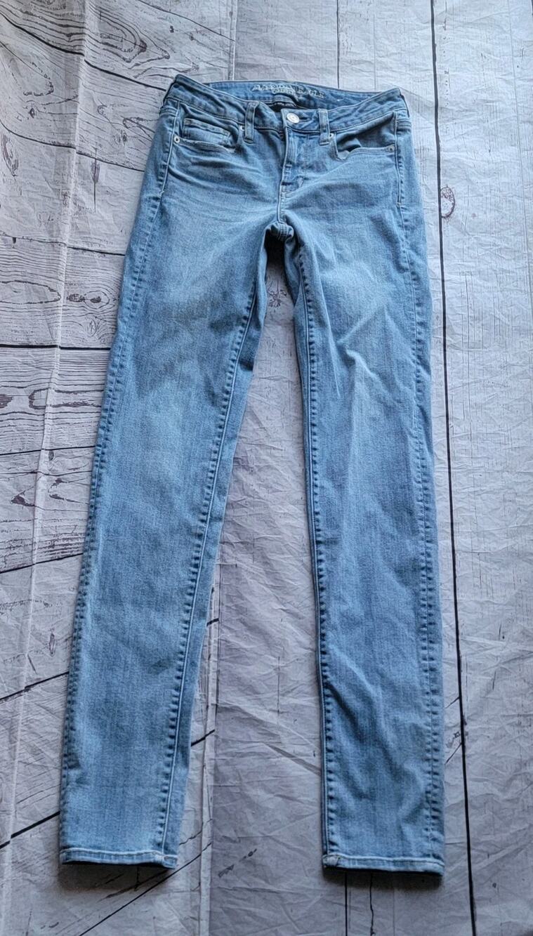 American Eagle Outfitters Super Stretch Light Wash Women’s Sz 4 X-long READ